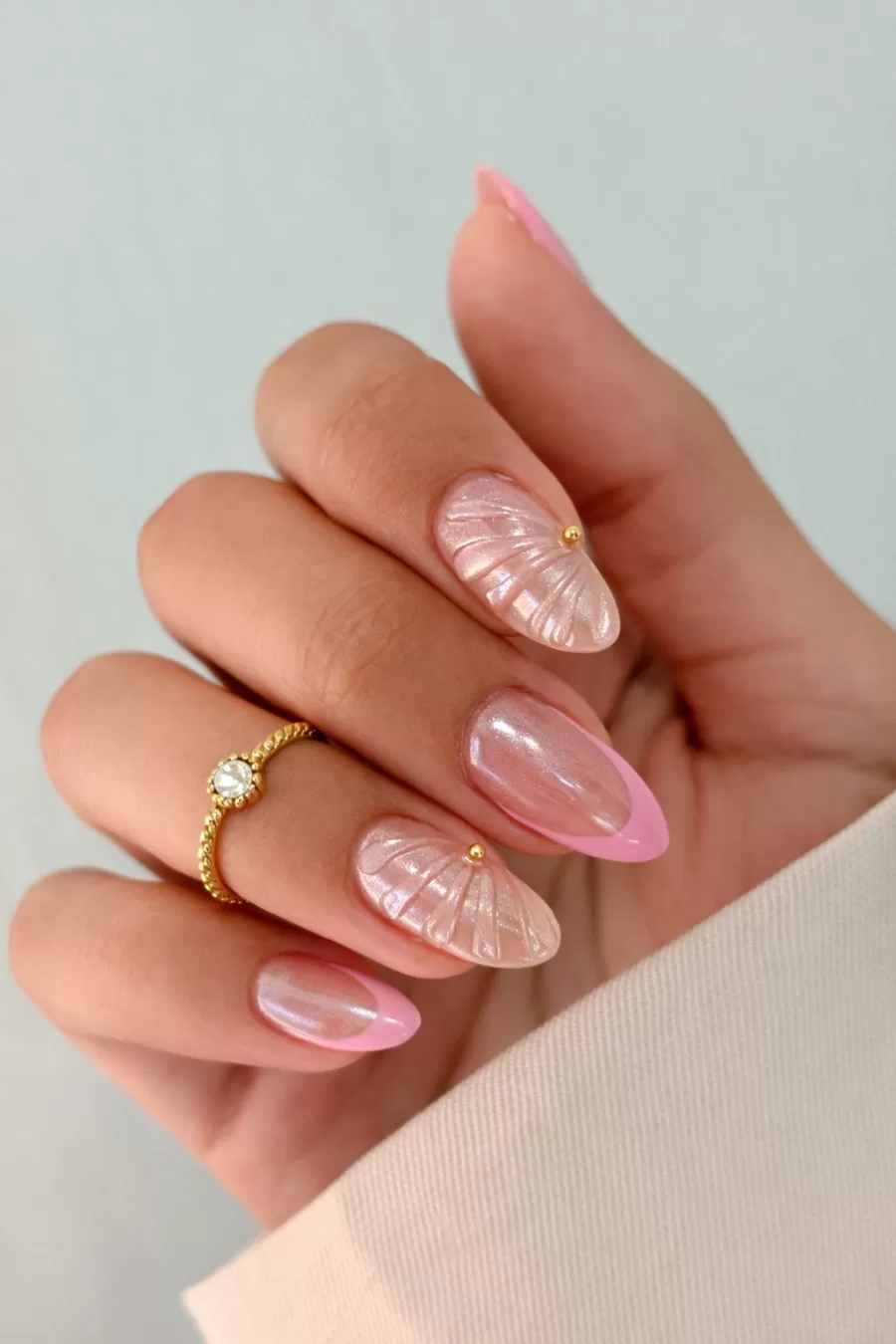 Manicure rusa + nivelación con Rubber | Incluye bebida Premium
