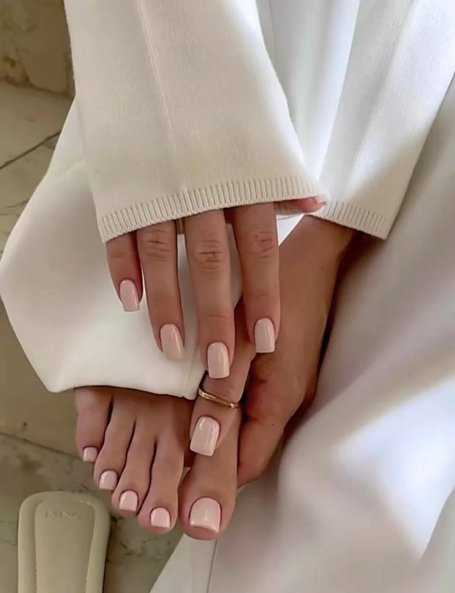 Coquetona GLAM (Manicure permanente plus + Pedicure permanente plus) | Incluye bebida Premium